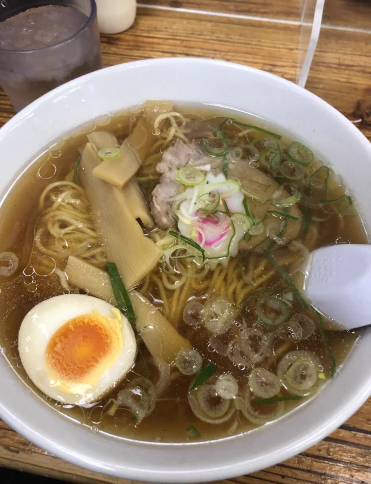 @qusumi 町田と江古田に懐かしいラーメン欲を満たしてくれるお店があります。
店の佇まいも味も〝これこれ！〟感が凄い。
お値段も手頃でいう事なしです。 