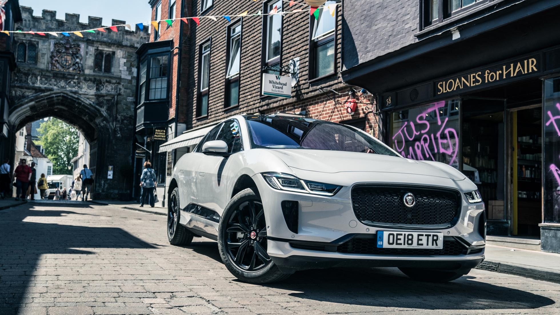 virtuel Indica Vænne sig til Top Gear on Twitter: "Jaguar stepped bravely into the unknown and nailed  it. A rapid, desirable, good-looking SUV that happens to be powered by  electricity. The Top Gear car review: Jaguar I-Pace
