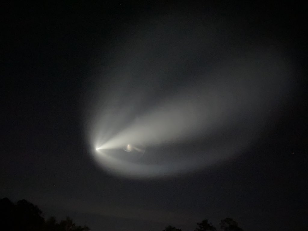 SamMaroon's tweet image. Dragon launch this morning as seen from our yard.