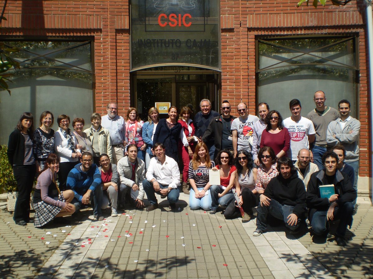 "En la biblioteca del investigador deben figurar cuantos libros y revistas importantes concernientes a la especialidad vean la luz en las naciones más adelantadas"
Santiago Ramón y Cajal
Reglas y consejos sobre investigación científica. Los tonicos de la voluntad
#Cajal