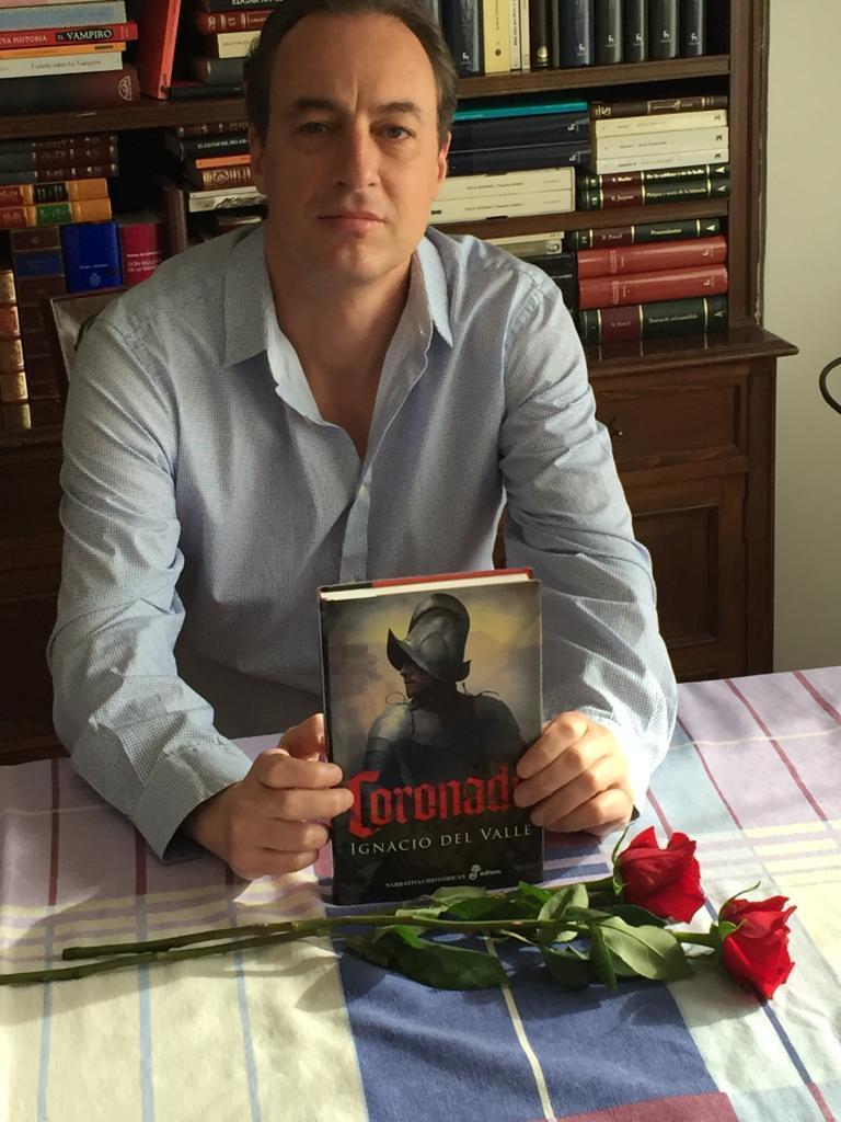 edhasaeditorial's tweet photo. SEMANA DE LIBROS Y ROSAS
Ignacio del Valle y "Coronado"
Os esperamos el 23 de abril. Aquí, en nuestros dos encuentros virtuales con nuestros autores (18:30 h y 20:00 h)
#santjordi
#diadellibro2021
#leeedhasa
#autoresedhasa
@ignaciodevalle https://t.co/d4pfDEhTW7