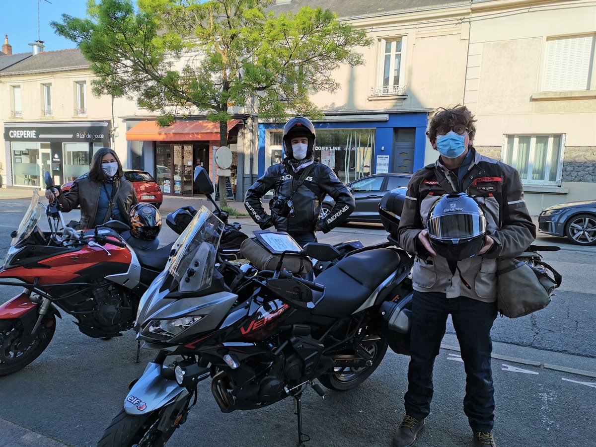 MayenneTourisme's tweet photo. [Accueil Presse]
L’équipe de journalistes et photographe de @moto_journal a sillonné la Mayenne cette semaine pour préparer un beau reportage sur notre Destination. Merci #MotoJournal, c’était chouette de vous accueillir ! 
#DestinationMayenne  #MayenneTourisme #Markter https://t.co/274nBLnq19