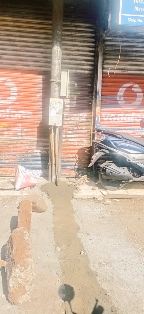 Azamlebbai's tweet photo. I compliant application to @mybmcWardMW @Adani_Elec_Mum Tilak Nagar Zone team has been #StreetLite Pole work done on today for the Citizen's issue of Foothpath at Gulshan baug, Amar mahal Junction in #Chembur.
#Thankful
@INCMumbai @BhaiJagtap1 @VarshaEGaikwad @akrammohamed786 https://t.co/xcjZouDkae
