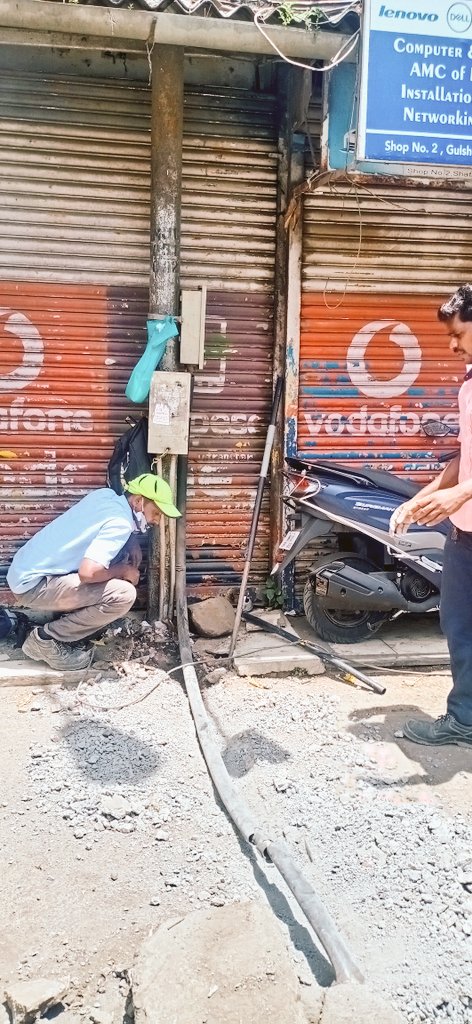 Azamlebbai's tweet photo. I compliant application to @mybmcWardMW @Adani_Elec_Mum Tilak Nagar Zone team has been #StreetLite Pole work done on today for the Citizen's issue of Foothpath at Gulshan baug, Amar mahal Junction in #Chembur.
#Thankful
@INCMumbai @BhaiJagtap1 @VarshaEGaikwad @akrammohamed786 https://t.co/xcjZouDkae