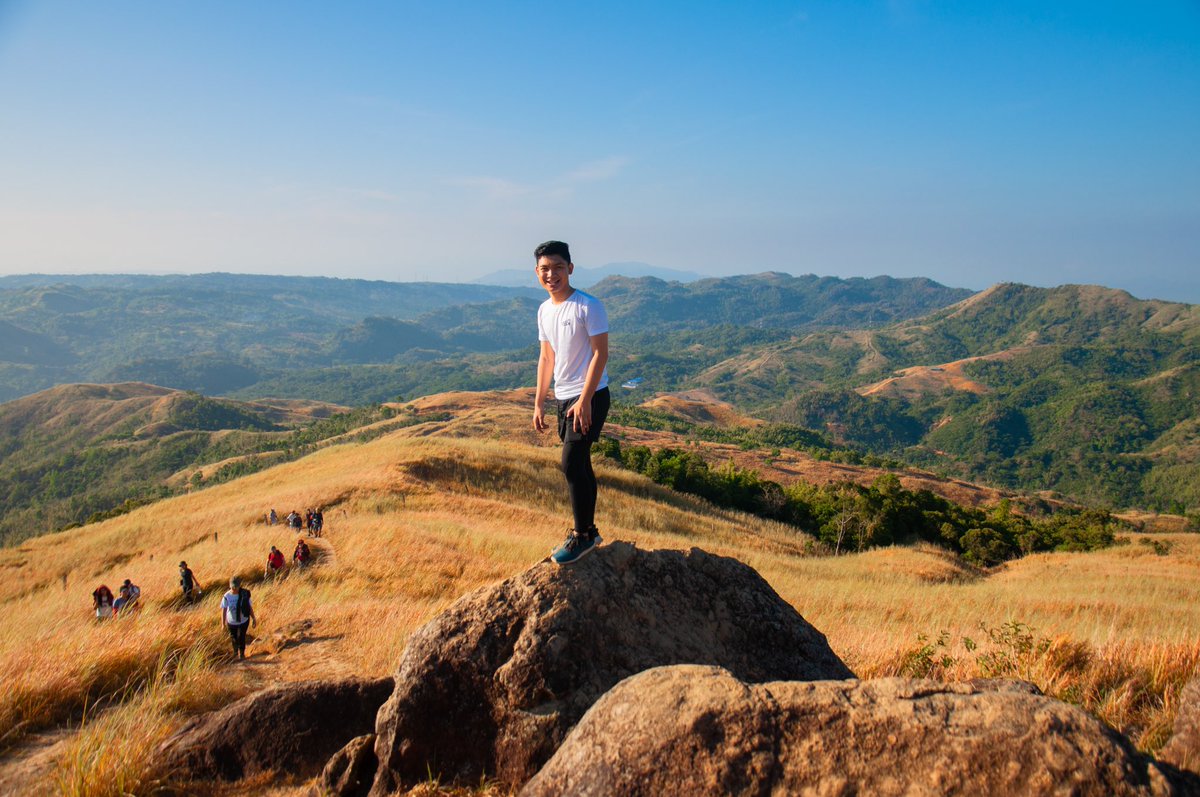 goshcedric's tweet photo. Missing the adrenaline rush of hiking before sunrise!! ππππ Happy Earth day! #EarthDay2021Β #throwback #hikeph https://t.co/bHN7G9DS3a