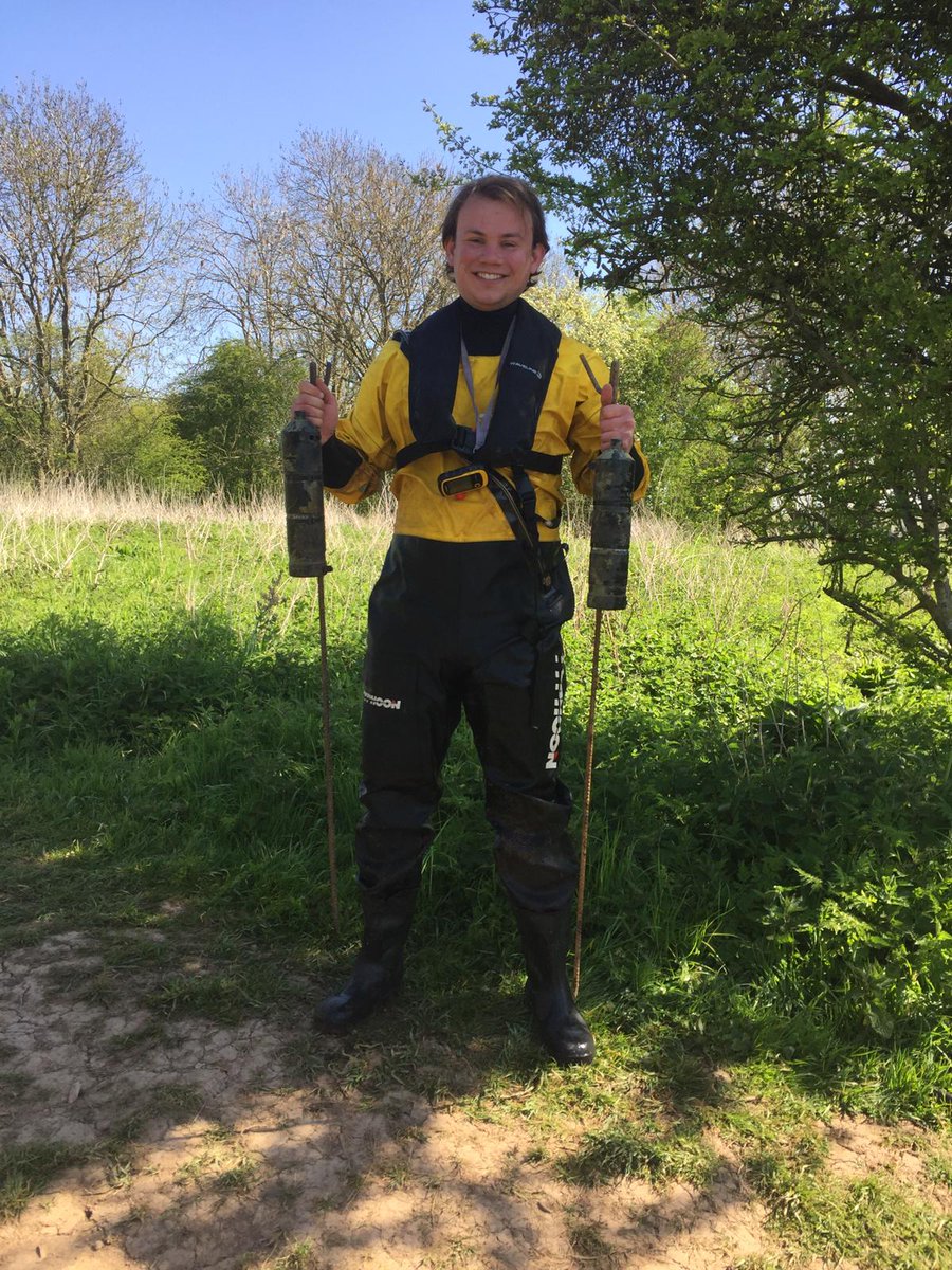 It's a beautiful day next to the #RiverSevern. <a href="/MYeldham/">Mark Yeldham</a> and <a href="/FishMigrationDr/">Jonathan Bolland</a> are out placing acoustic receivers along the river ready for the #SevernShadRun #FollowTheShad <a href="/CRTWalesandSW/">Canal & River Trust Wales and South West</a> <a href="/severnrivers/">Severn Rivers Trust</a> <a href="/EnvAgency/">Environment Agency</a> <a href="/BU_Research/">Research @ Bournemouth University</a>