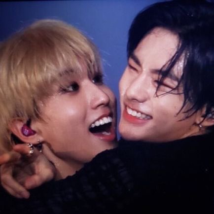 “i want to end the endless darkness and see your bright smile again” 
— wish you back, han jisung (2021)