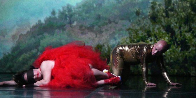 MACBA_Barcelona's tweet image. Aquest cap de setmana (24 i 25 d'abril) gaudiu de "Happy Island" amb @la_ribot i Dançando com a Diferença (@dancandodcd) al @mercatflors 👉 mercatflors.cat/espectacle/hap…

I no deixeu d'escoltar La Ribot a @Radio_Web_MACBA. Un #podcast imprescindible. 🔊 bit.ly/rwm-la-ribot