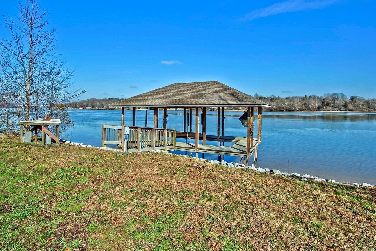 barndominium_us's tweet photo. Lakefront perfection. https://t.co/2MUagf7Nzw