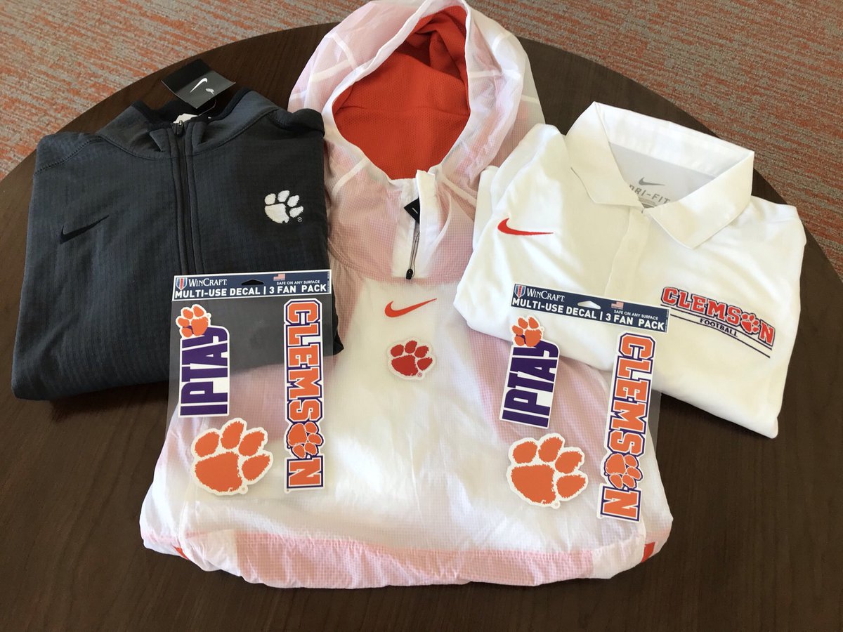 IPTAY's tweet image. Celebrating this #SolidOrangeFriday with an enter-to-win
 
🔶🔸 GIVEAWAY 🔸🔶
 
To win this #IPTAY Prize Pack, simply:
 
1️⃣ Follow @IPTAY 
2️⃣ Like and retweet this post
3️⃣ Reply and tag 3 friends
 
Winner will be selected + contacted on 4/26/21
 
ClemsonTigers.com/IPTAY