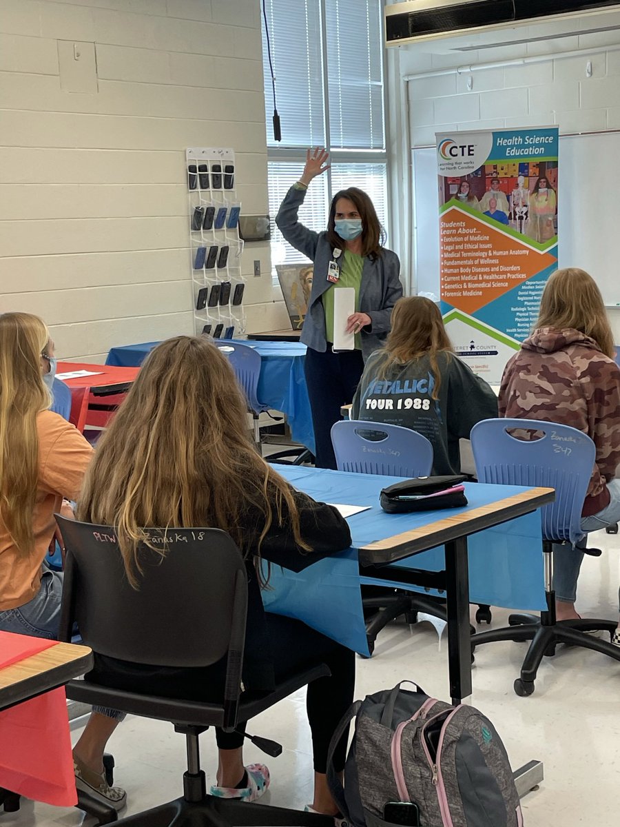CCPSMSCDC's tweet image. Thank you to @CarteretHealth for coming to speak to Ss interested in @wcpatriots Health Science Career Academy!!! Community partnerships are helping to support our Ss &amp;amp; make them Career Ready!
