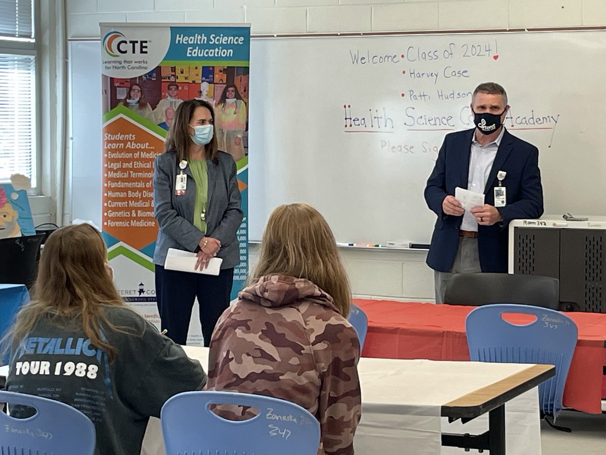 CCPSMSCDC's tweet image. Thank you to @CarteretHealth for coming to speak to Ss interested in @wcpatriots Health Science Career Academy!!! Community partnerships are helping to support our Ss &amp;amp; make them Career Ready!