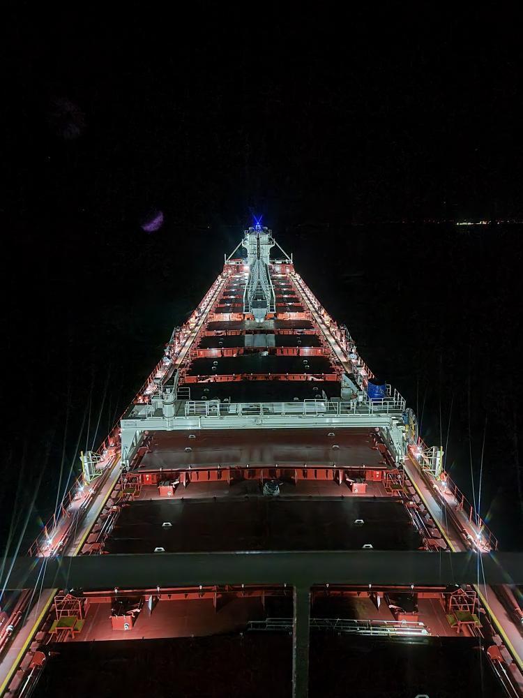 The Algoma Intrepid lit up the night as she went inbound to Goderich for a load of salt. Thanks to 3rd Mate Zachary Vallee for sharing these views!

#greatlakes #marineindustry #sailwiththebear #mairnecarrierofchoice #seafarerlife