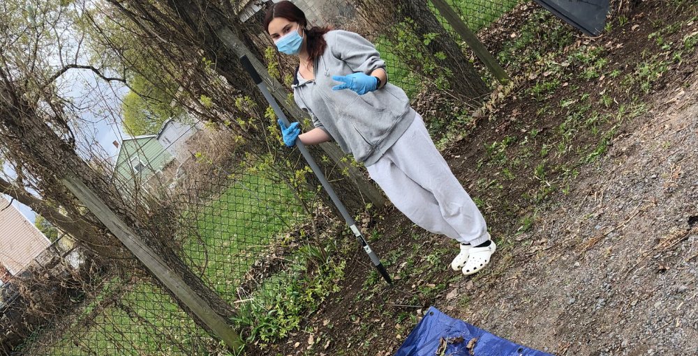 uascs's tweet image. As part of the #CommunityOrganization Initiative, #UASCS #HighSchool Atoms volunteer their time to assist an elderly community member with raking leaves &amp;amp; yardwork.
.
@dfranknyc @Ninacharters @CharterEmpire @nycharterassoc
.
#UASAtoms #AtomsCare #CharterSchool #CommunitySupport