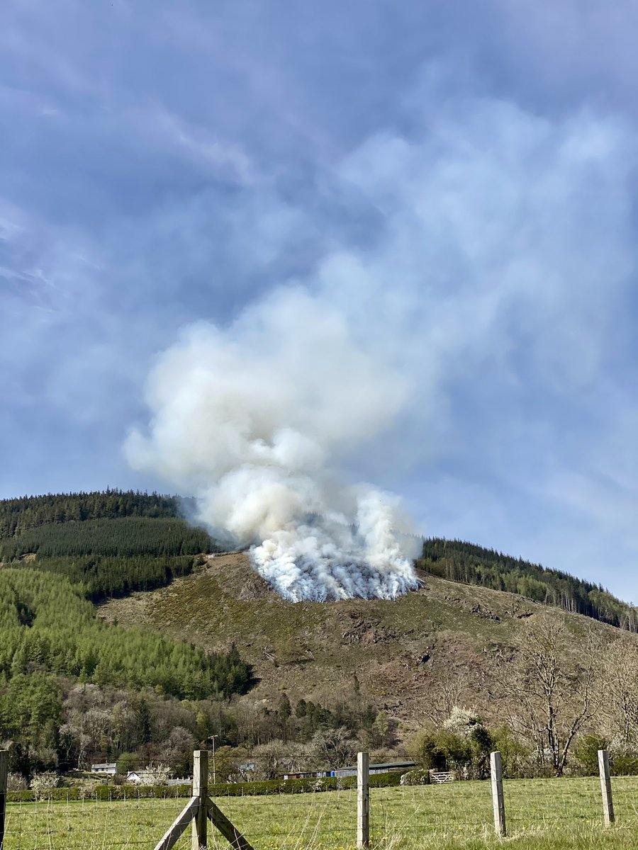 Please stay clear of roads around @Whinlatter where colleagues from <a href="/CumbriaFire/">Cumbria Fire & Rescue Service</a>,  <a href="/ForestryEngland/">Forestry England</a> and other agencies are working hard to bring a significant wild fire under control.  Please don’t add to our challenges this weekend - NO FIRES. NO BBQs.  🔥🛑🌲