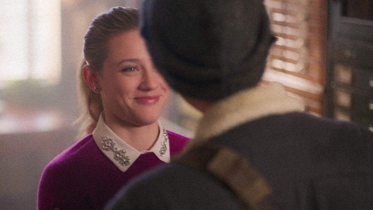 bugheadfiles's tweet image. bughead x the blue and gold #riverdale