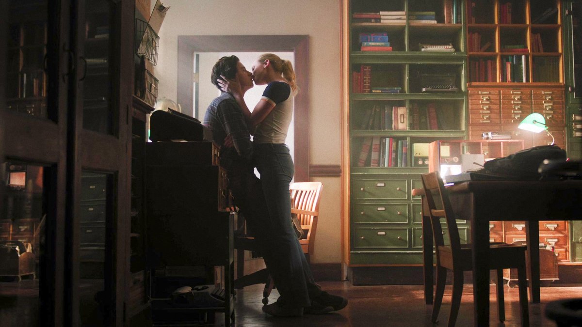 bugheadfiles's tweet image. bughead x the blue and gold #riverdale