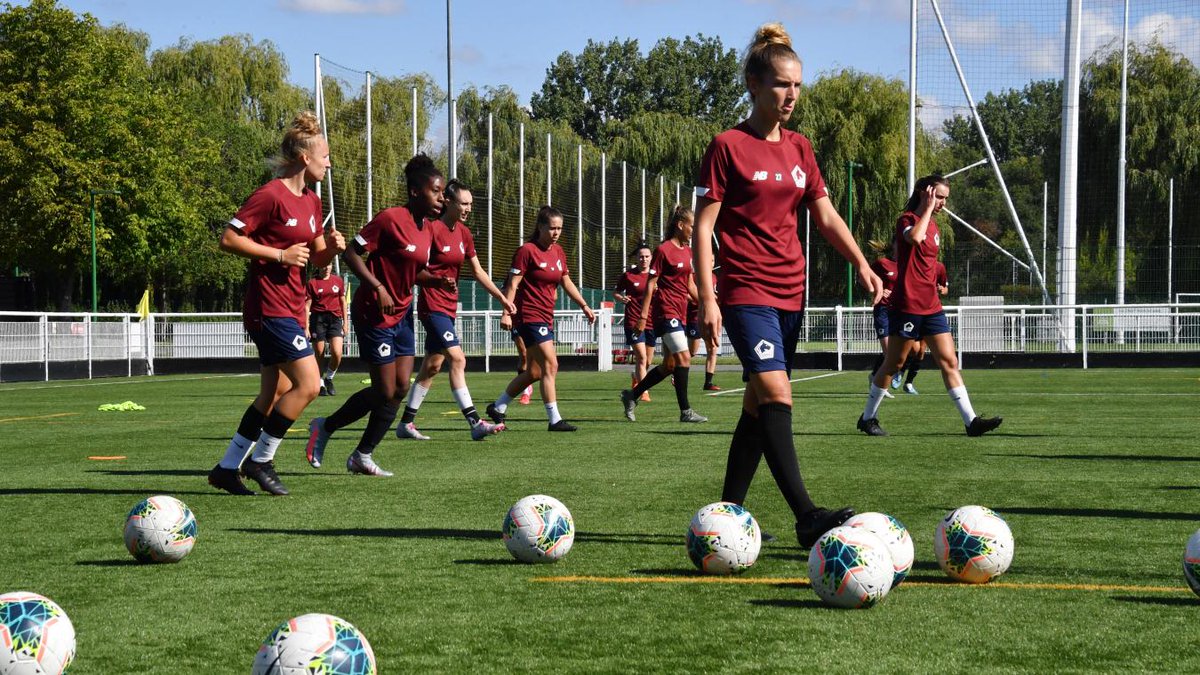 Les championnats de D2 féminine et National 2 sont officiellement arrêtés.

(communiqué)