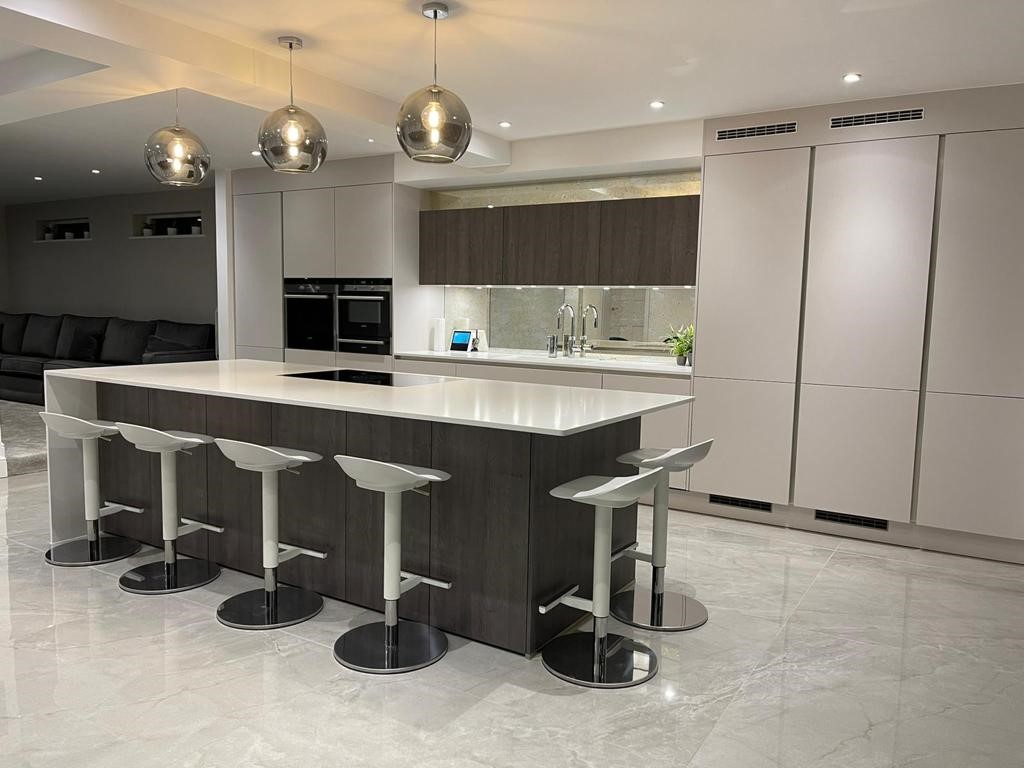 DesignBrandt's tweet image. Contemporary kitchens continue to evolve, with handleless design options remaining a common characteristic. 

Check out some project examples by @DesignBrandt that are both sleek and stylish 👇👇👇 

#kitchens #design #handleless #interiors #contemporary