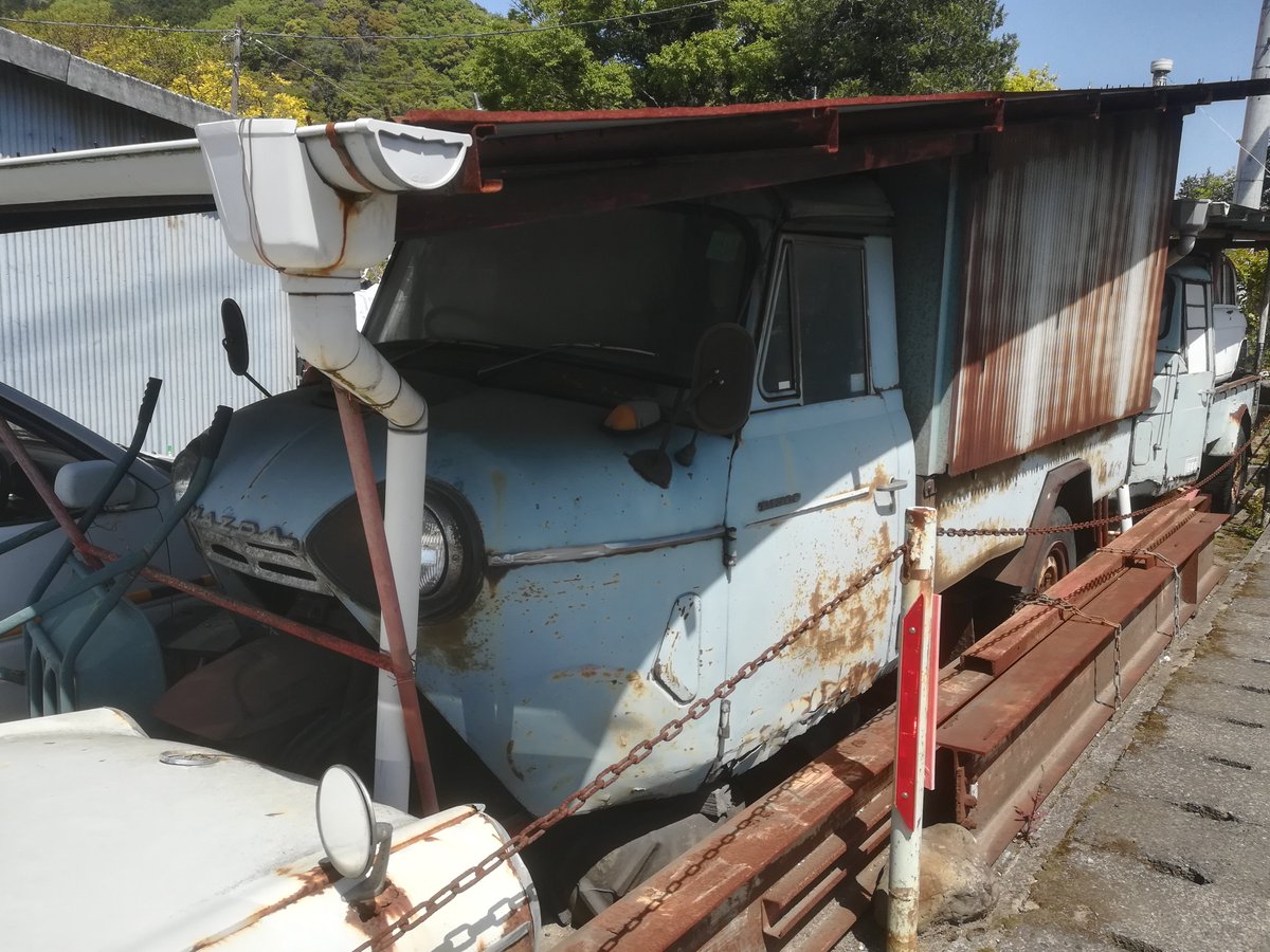 takasta01's tweet photo. #廃車 #廃墟 #abondoned
#haikyo #classiccars
#mazdaT2000
#オート三輪
#mazdacarol https://t.co/0oZiyV7VBr