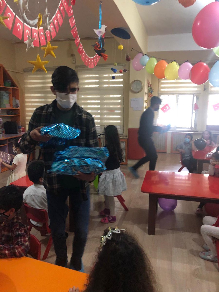 CanikCpal's tweet photo. Etkinliklerimiz tüm hızıyla devam ediyor.
Meslek Liseleri Ailelerle buluşuyor projesi kapsamında okulumuzun meslek lisesi öğrencilerinin planladığı etkinlikler de bugün ki durağımız
 "Sevgili Öğretmenim Anaokulu" https://t.co/JSpqX7Oohn