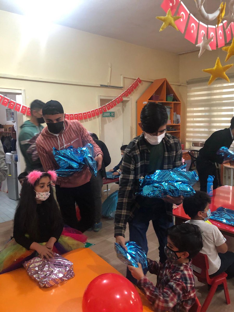 CanikCpal's tweet photo. Etkinliklerimiz tüm hızıyla devam ediyor.
Meslek Liseleri Ailelerle buluşuyor projesi kapsamında okulumuzun meslek lisesi öğrencilerinin planladığı etkinlikler de bugün ki durağımız
 "Sevgili Öğretmenim Anaokulu" https://t.co/JSpqX7Oohn
