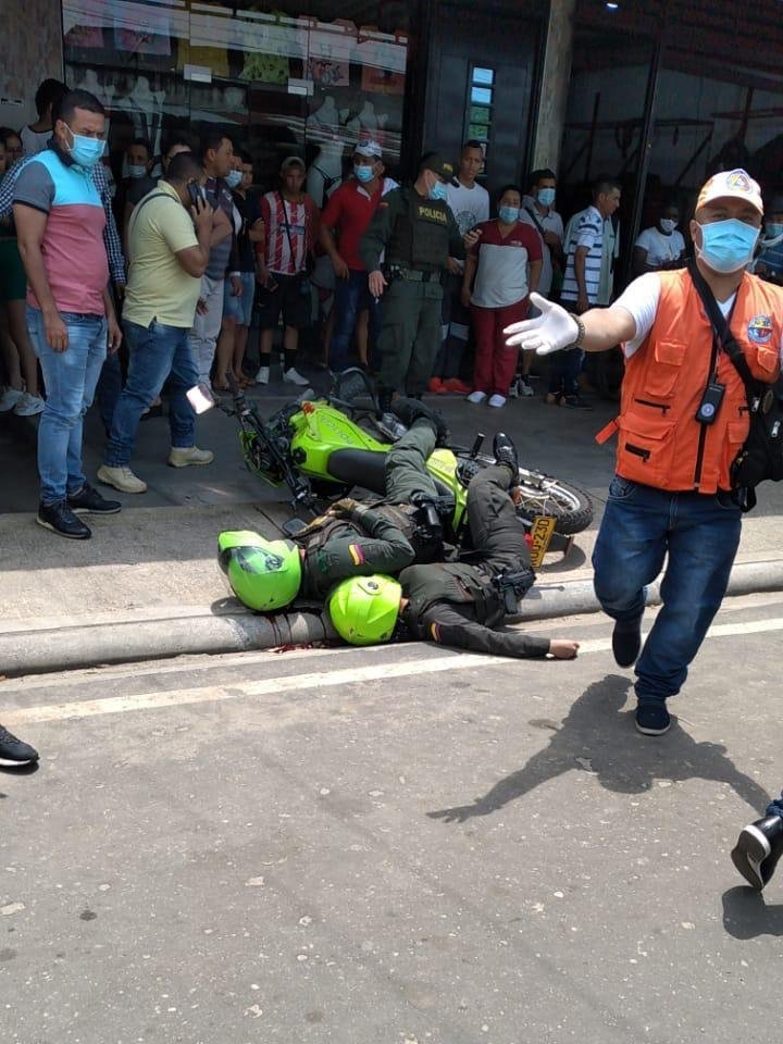 hectorpolo3's tweet photo. @JuanManuelSantos otros asesinatos más qué le suman a su hoja de Nóbel de la falsa paz qué firmó con los narcoterroristas de las farc comunes por ser ud el principal cómplice de ése adefesio. https://t.co/UdvNxs4leO