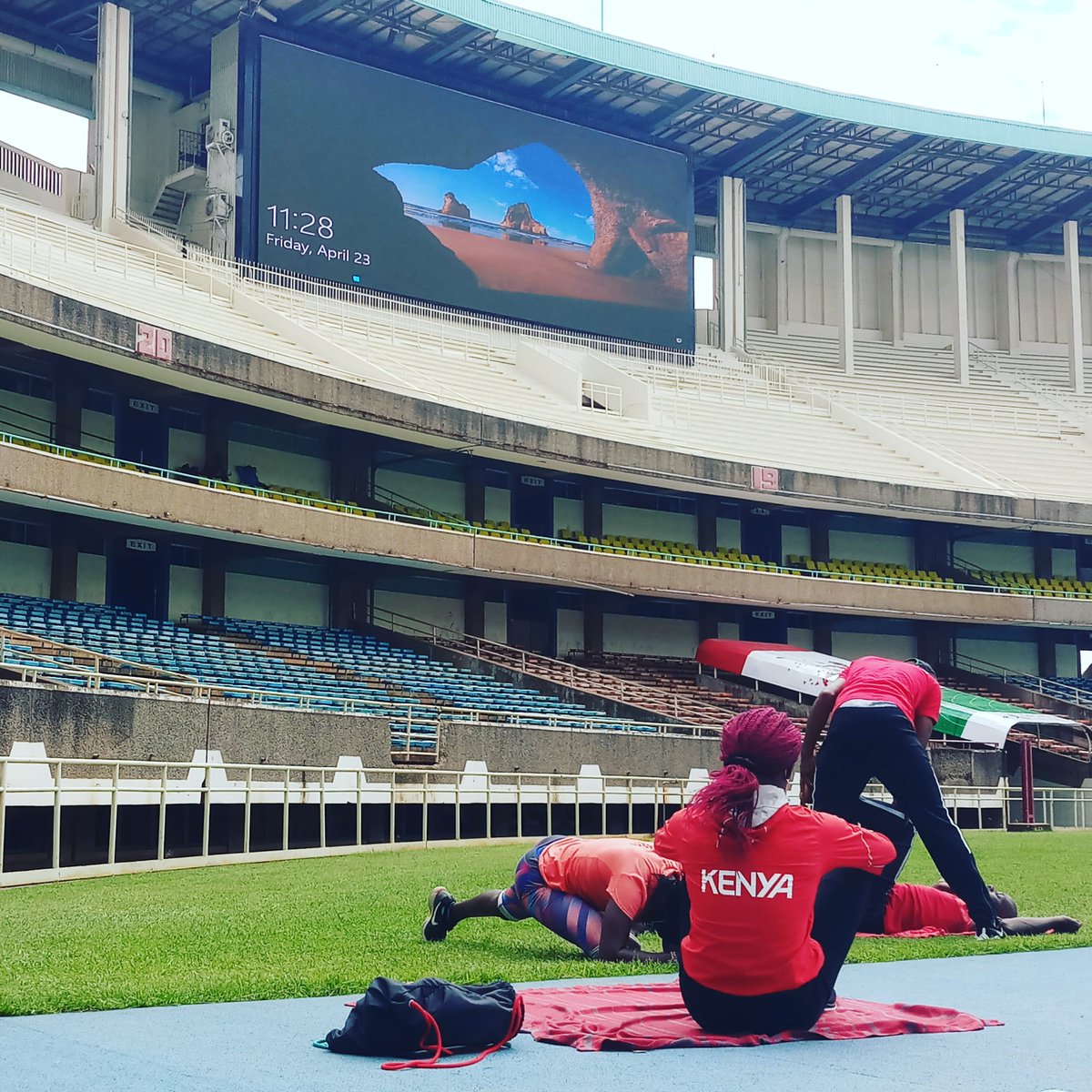 GeoffKimani's tweet photo. Times up!....
Sprint athletes in Team Kenya to the @WorldAthletics @WASilesia21 winding down their preps....
#TrackRulesπΎπΎ https://t.co/UlGA6EX0f3
