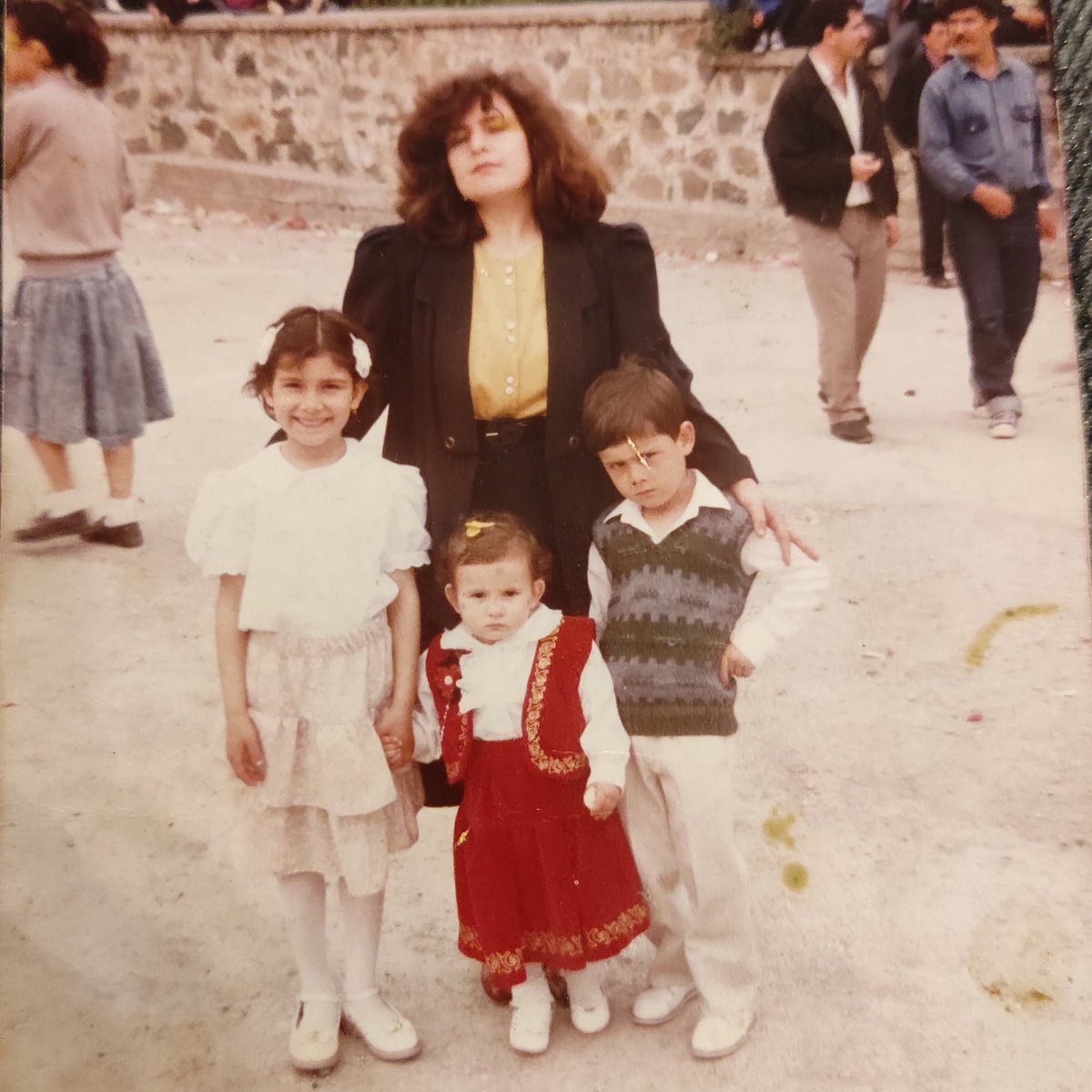 23 Nisan 1991 / İzmir 

İçimde duygusunu kaybetmeyen tek bayramdır çocuk bayramı.🎈Hatta büyüdükçe kıymeti artarak devam etti.  Çocuk ve çocuk kalanların #23nisanulusalegemenlikveçocukbayramı  💛 🌹 Ata'mıza sevgi, saygı ve minnetle 🙏 Her zaman onun izinde 🇹🇷 #HayallerindeYasar