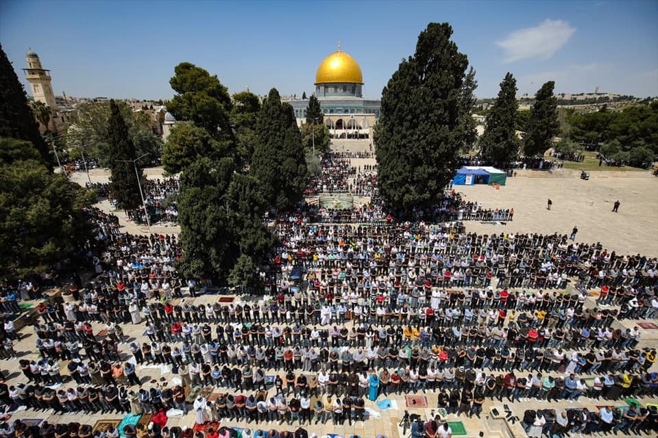 عن حرية العبادة في إسرائيل... نحو 60 ألف مصل أدوا صلاة الجمعة الثانية في رمضان اليوم في رحاب...