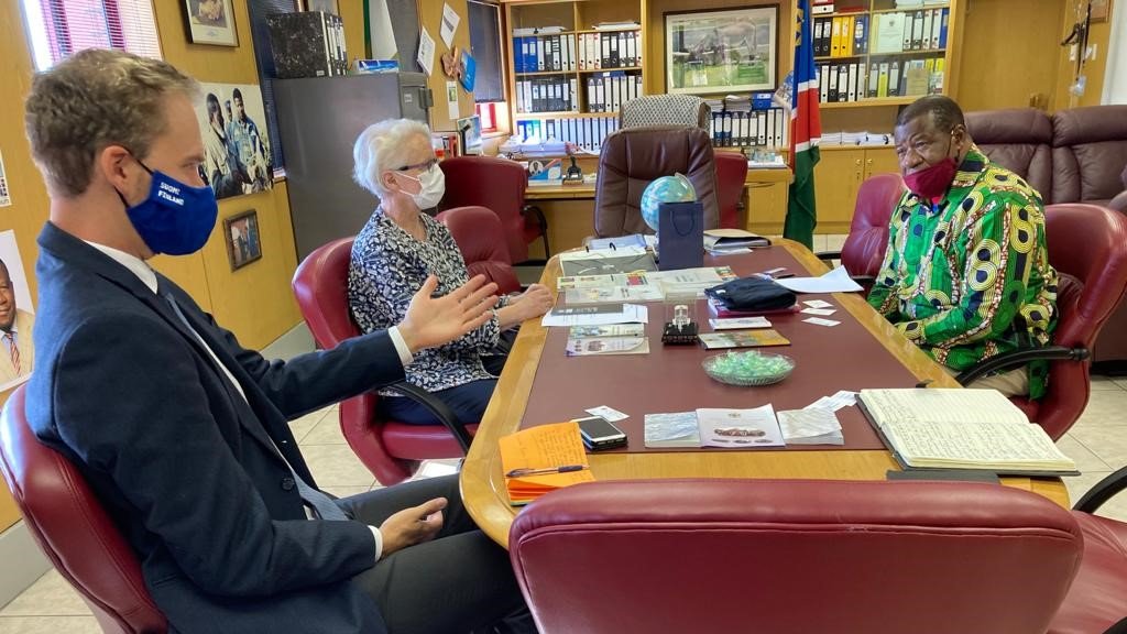FinEmbWindhoek's tweet photo. Ambassador Kyöstilä @plkyostila and DHoM Karvanen met today the Minister of Works & Transport, Hon. John Mutorwa. The friendly discussion focused on Ministry’s plans to develop Namibia's transport sector, and on potential for commercial cooperation on the sector.
#FinNam150 https://t.co/w4X2Ps5Zdy
