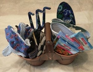 Calling all gardners! Now is the best time to plant for the season. Get the tools you need and bid on the Green Thumb Gardner's Gift Basket today. Bidding starts ta $10! #LeeDems #BlueWave #FlingIntoSpring #LetsGo