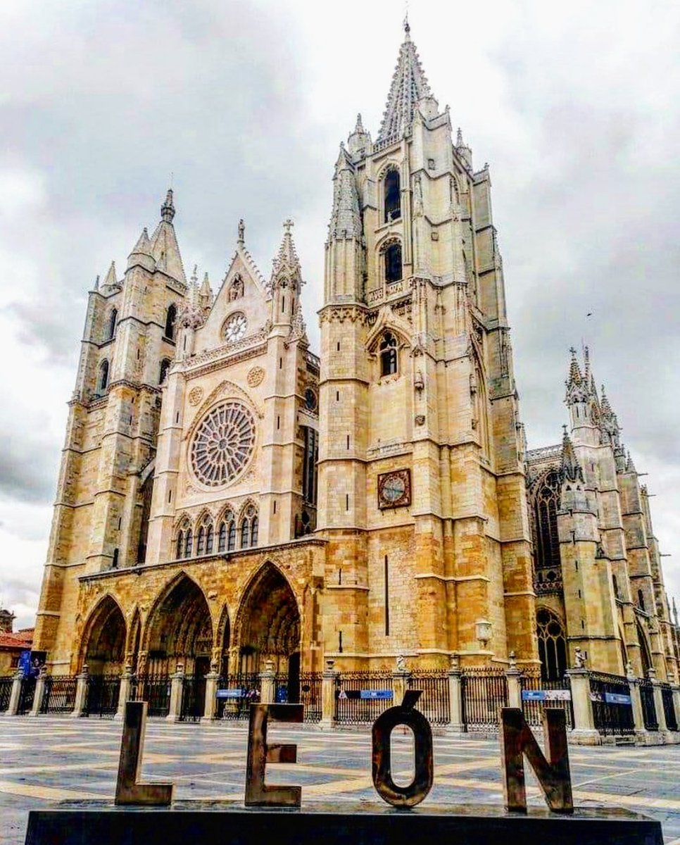 City
#leonesp 
#catedraldeleon