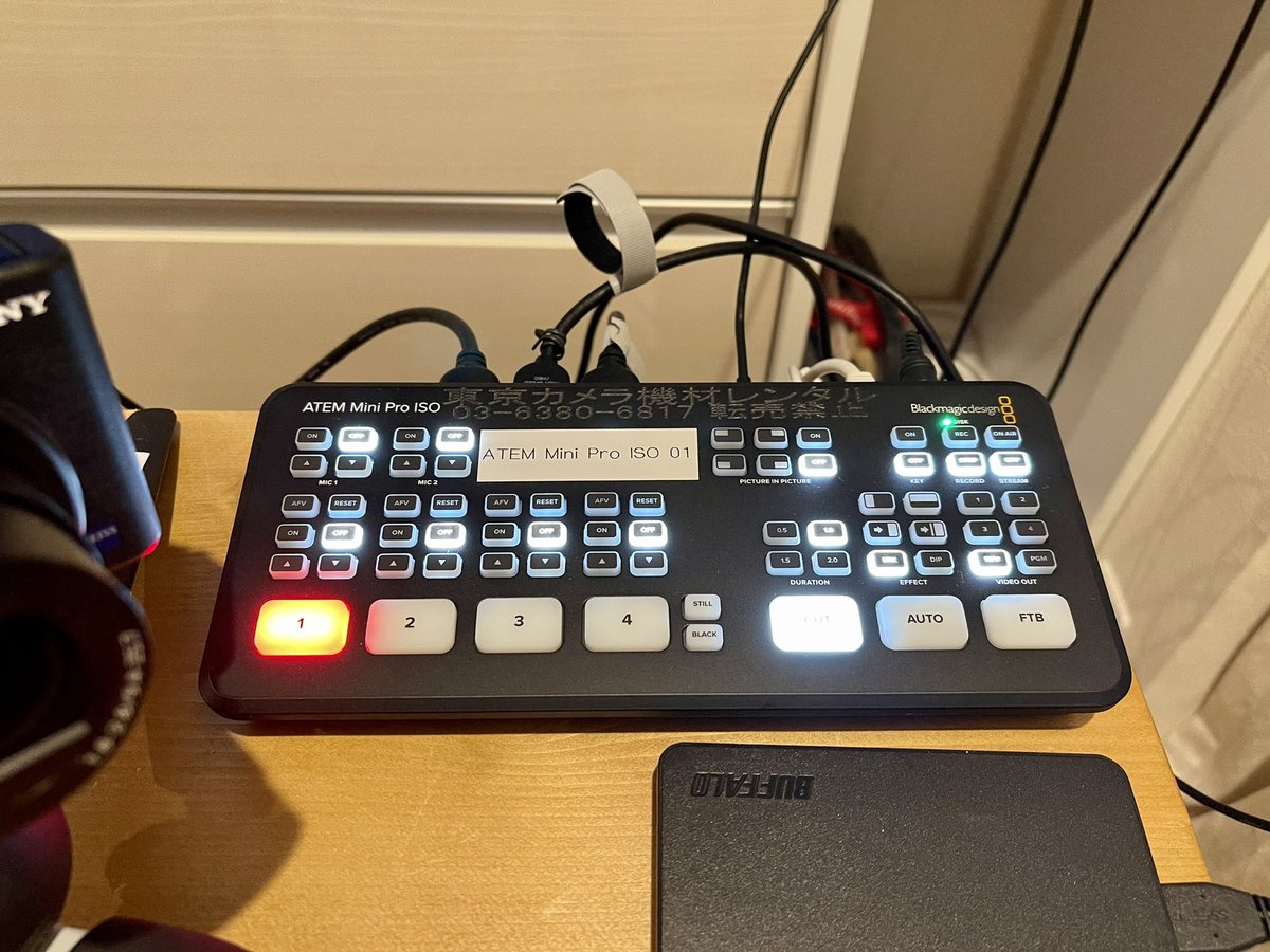 samraichan's tweet image. 前から気になってたビデオスイッチャーをレンタルして実験中。
思った通り、映像配信もだけど動画撮影用としてもめっちゃ使えるっ！！
こいつで撮影に挑戦してみるねー
#AtemMiniProISO