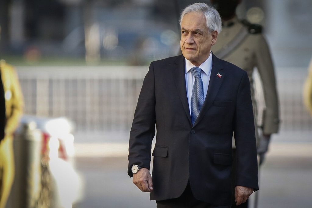 eldesconcierto's tweet photo. «Arrincona y humilla» al pueblo: Rincón y Narváez emplazan a Piñera por tercer retiro y piden renta básica de $600 mil ▶ https://t.co/F1YLSmesIL https://t.co/uYSHsQ3MEu