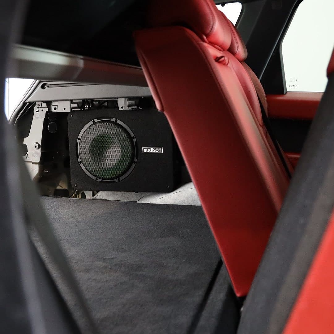 AudisonOfficial's tweet photo. ๐ฏ @CENAutomotive Range Rover Sport 2016 - Audison Subwoofer โถ๏ธ
The hidden gem. Tooked away behind the rear quarter panel, we have installed the Audison Prima APBX 10AS active subwoofer in Paulโs Range Rover Sport.
#AudisonPrima #Subwoofer #subwooferbox #rangeroversport https://t.co/WaPojvzkSY