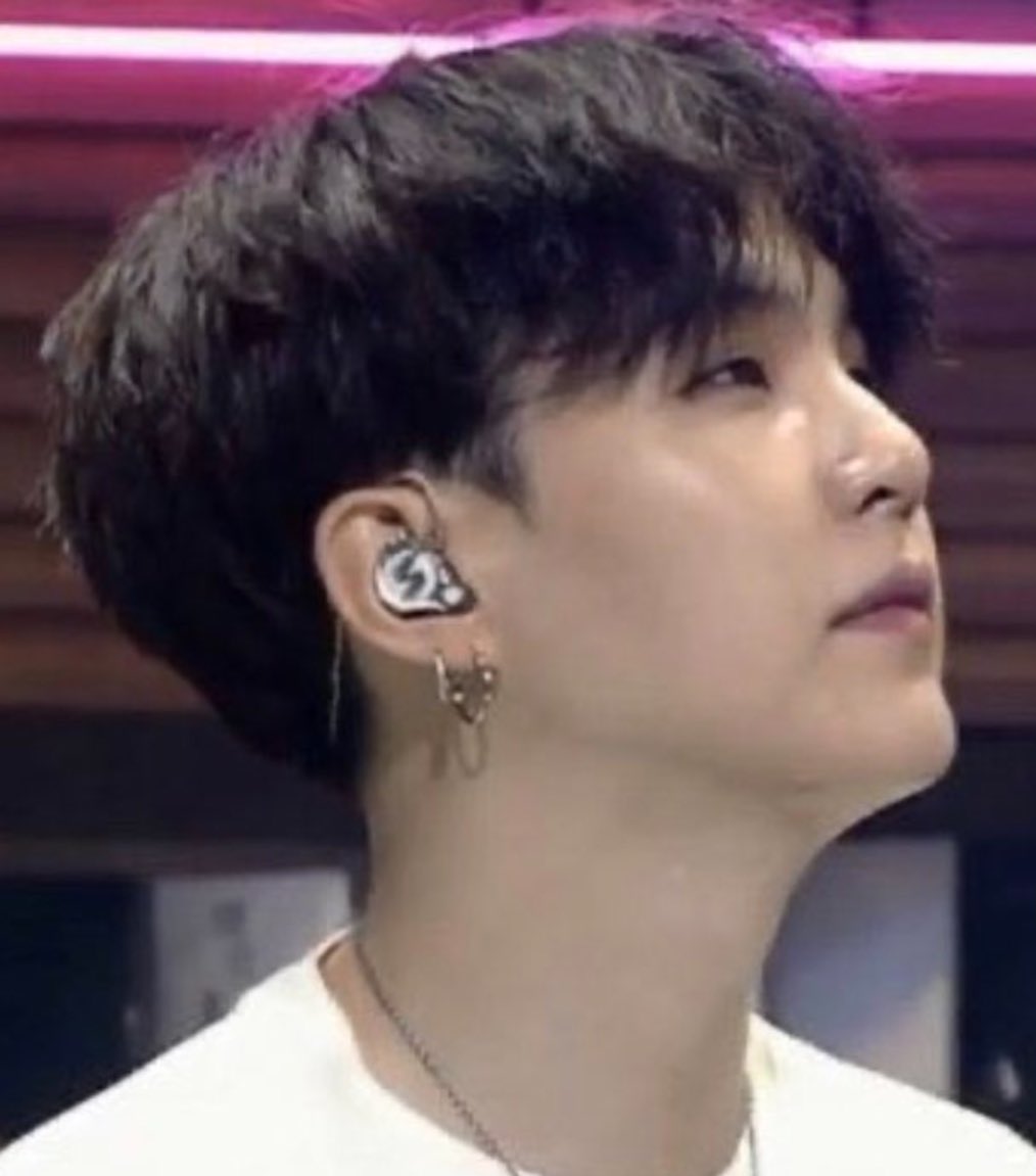 yoongi with an undercut is all i ever need