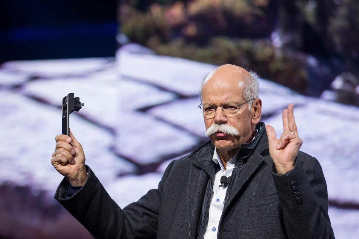Dieter Zetsche, Chair of TUI Supervisory Board, for example spoke about the importance of not turning refugees away. But he struggled to turn away a  €389,500  pay cheque from the airline that carried out 9 mass deportations in November 2020 alone 2/6