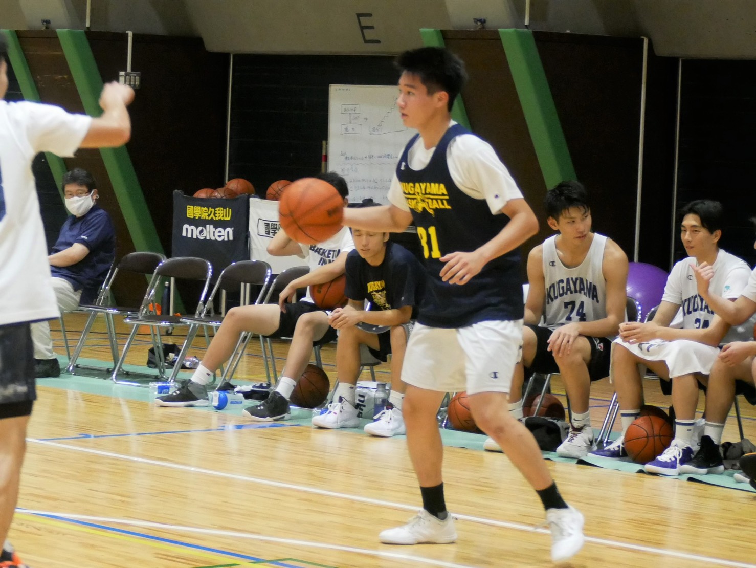 公式 國學院久我山高校バスケ部 部員紹介 中湖 蒼巳 3年 Pf 187cm 78kg 出身中学 豊島区立池袋中学校 志望動機 志の高い友達を作れると思ったから 将来の夢 未来を切り開く存在 目 標 チームを活気づけられる存在になる コートの中で一番
