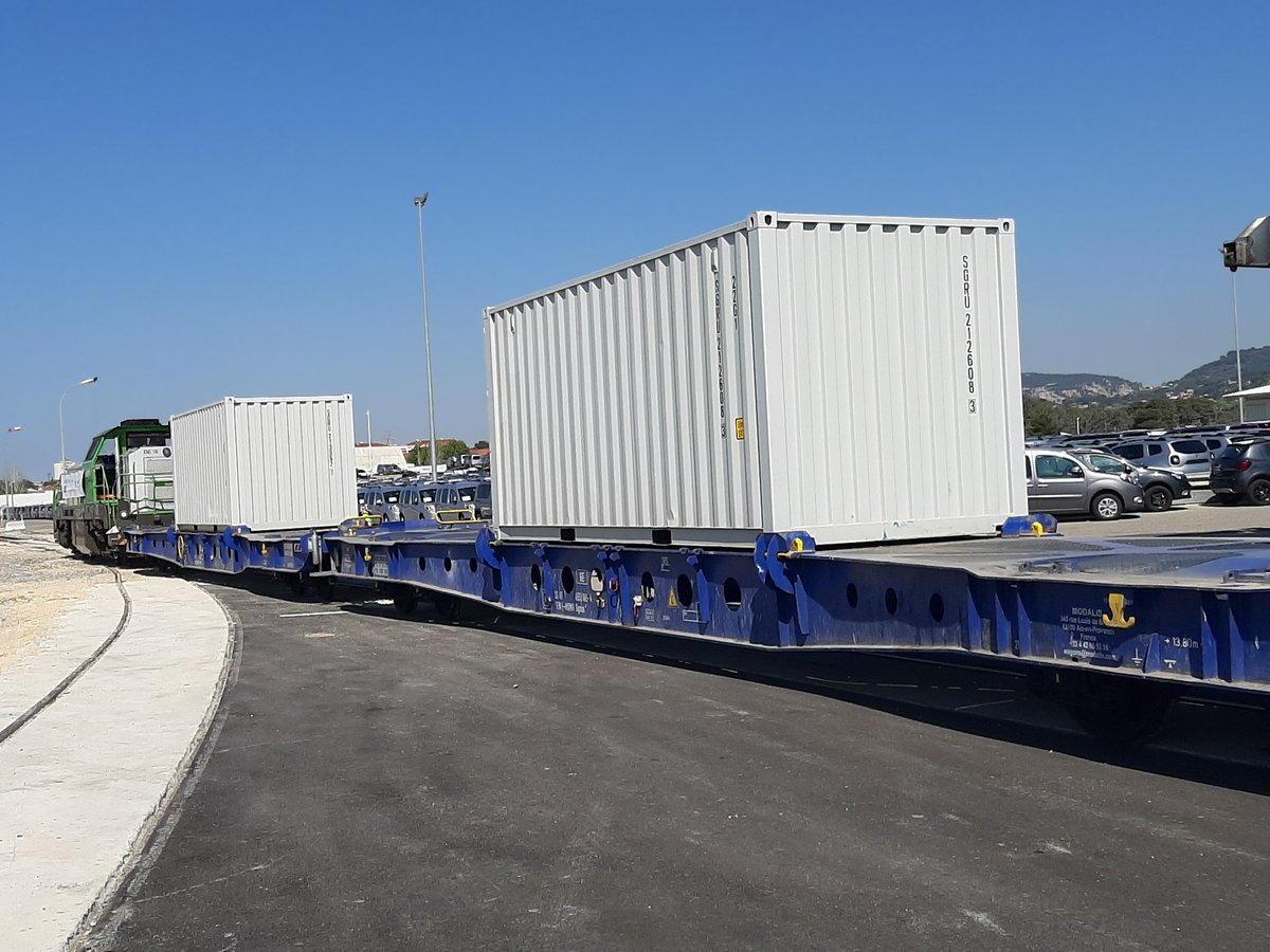 TJacquinod's tweet photo. Premier train depuis 12 ans sur le port de bregaillonde Toulon. Une belle nouvelle pour le fret ferroviaire. https://t.co/vWxcKwO6lf