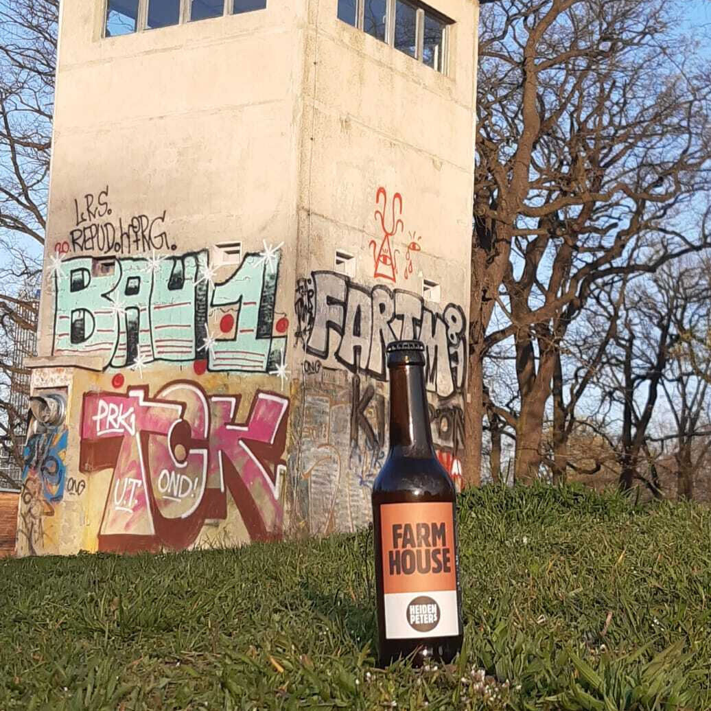 Our third fresh wonderful spring beer is our new FARMHOUSE Ale – organic orange peels. coriander seems, an extra big chunk of wheat, lovely Belgium Diasticus yeast and lots of love!  Open today and tomorrow from 12:00–18:00! Enjoy this sunny weekend! 
#craftbeer #berlin #fuckRHG