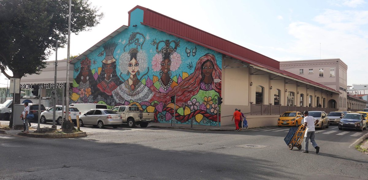 Argumentum10's tweet photo. #DESENTONAN Un llamativo mural del Mercado San Felipe Neri es opacado por los autos. #Mercado #SanFelipeNeri #AvenidaB #MunicipiodePanamá #SantaAna #Fotografía #Turismo #Argumentum10 https://t.co/On6mfVa8md