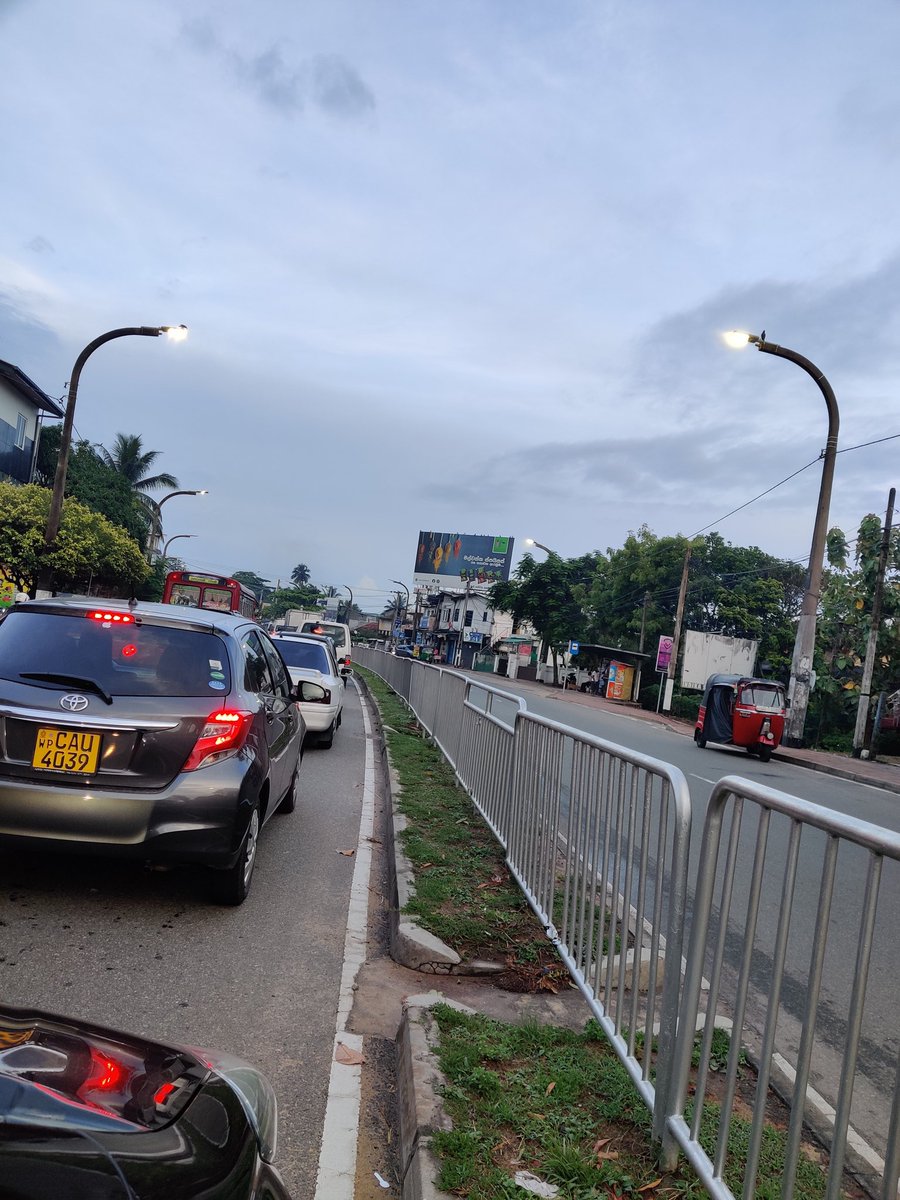 Heavy, non moving traffic at moratuwa new deviation road(aluth paaara). Use alternative roads. <a href="/road_lk/">road.lk</a>
