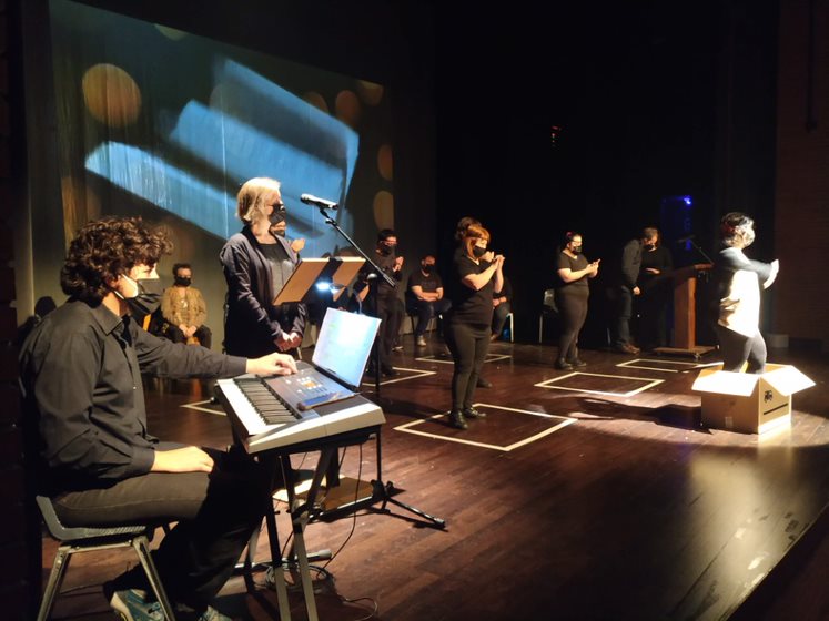 mercemartinsaav's tweet photo. Ayer, por el #DiaDelLibro en el #CCRigobertaMenchúLeganés Fusión Mágica. Juntos 📝#TallerLiterario #TodosContamos 🎬#AMASVisual 🎹#AMASMiusic 🎭#AMASEscena 📚clubs #lecturafacil #Voluntarios. Gracias👏@AytoLeganes 
@GrupoAMAS @QurtubaE @bmleganes @PilarJimeno @SergioAguinaga6 https://t.co/bbSzlugzgX