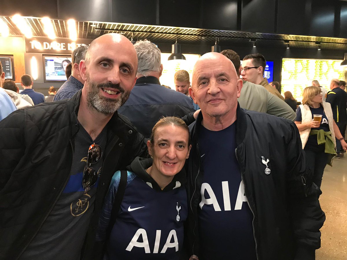 Hi @HKane my sister Ashley has recently been diagnosed with Liver and colon cancer, stage 4. She is due to start Chemotherapy on Tuesday to fight it, you're her favourite player ever and she adores you, could you please send her a good luck message to lift her spirits. #COYS