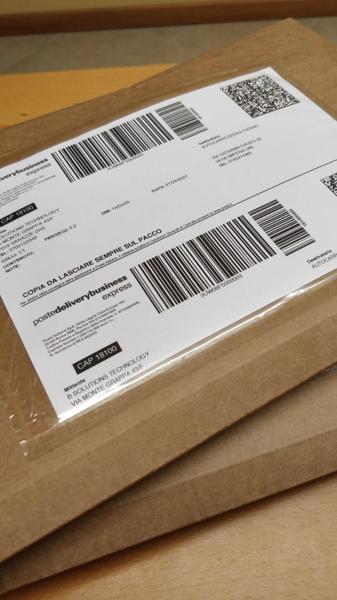 PosteDeliveryBusiness ridicolo! Ritiri prenotati ieri. Non prelevati ma smarcati come effettuati. Contattato <a href="/PosteSpedizioni/">PosteSpedizioni</a> 4 ore per dire che occorre chiamare il numero verde!!! Servizio impeccabile😂😂😂 E intanto i pacchi sono ancora qua... #SDA #posteitalianevergogna