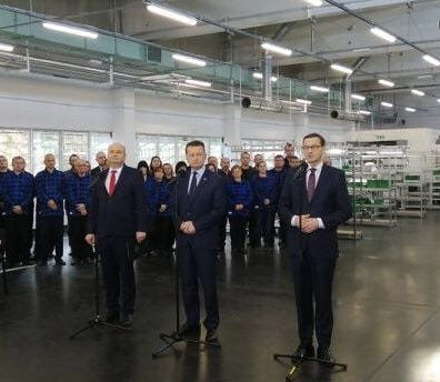 Bum❗️ W 2017 MESKo zakupiło za granicą za 2 mln.euro maszyny do produkcji amunicji i prochu. Nie wybudowali jednak w terminie hal,dlatego maszyny od kilku lat zalegają magazynie🤦‍♂️(prasa,spilśniacz,młyn koloidalny) Maszyny powinny być w ruchu,a leżą i niszczeją.Stracono gwarancję.
