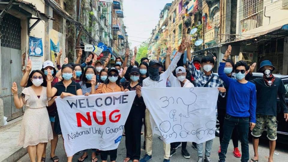 suyeehtet21's tweet photo. Ahlone Tsp, Yangon: People say Yangon is back. Yangon never surrender in the first place. Much appreciations to people for relentless pursuit of democracy &amp; coming back on streets again with welcome @NUGMyanmar banners.
#WhatsHappeningInMyanmar #Apr23Coup https://t.co/3Cojs1rBsO