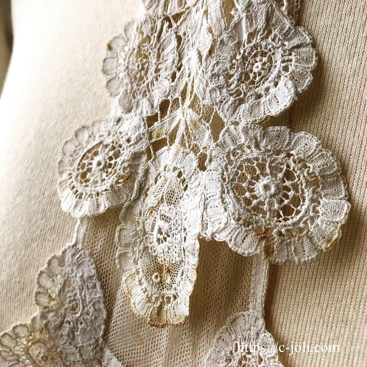 アンティークレースの胸飾り Elegant Lacy Halter Neck OP (2022) by Victorian Maiden