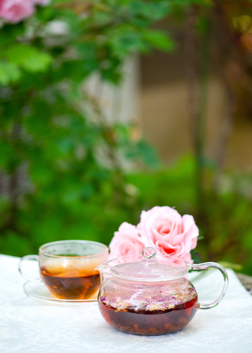 Teaore 新商品 数量 期間限定商品のご紹介です ローズティー バラの花びらと蕾 紅茶の茶葉をブレンド 香料を使っていないので茶葉の風味を損なうことなくバラの香りが優しく香ります 花びらが綺麗ですのでぜひガラスポットやガラスのカップでお